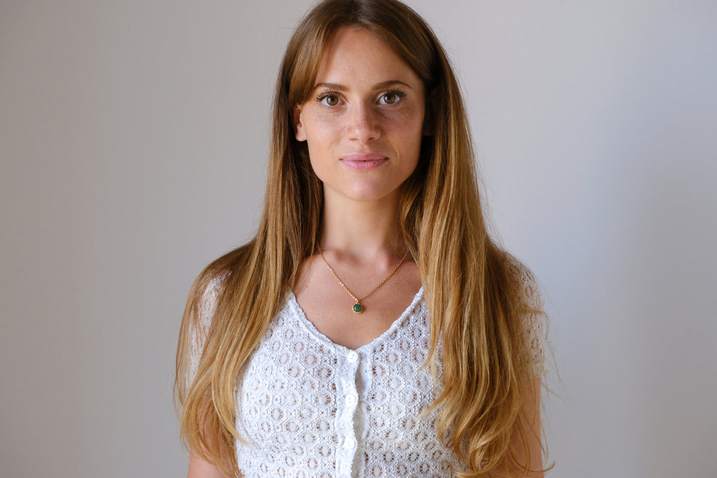 Collana con castone floreale tondo e pietra di avventurina