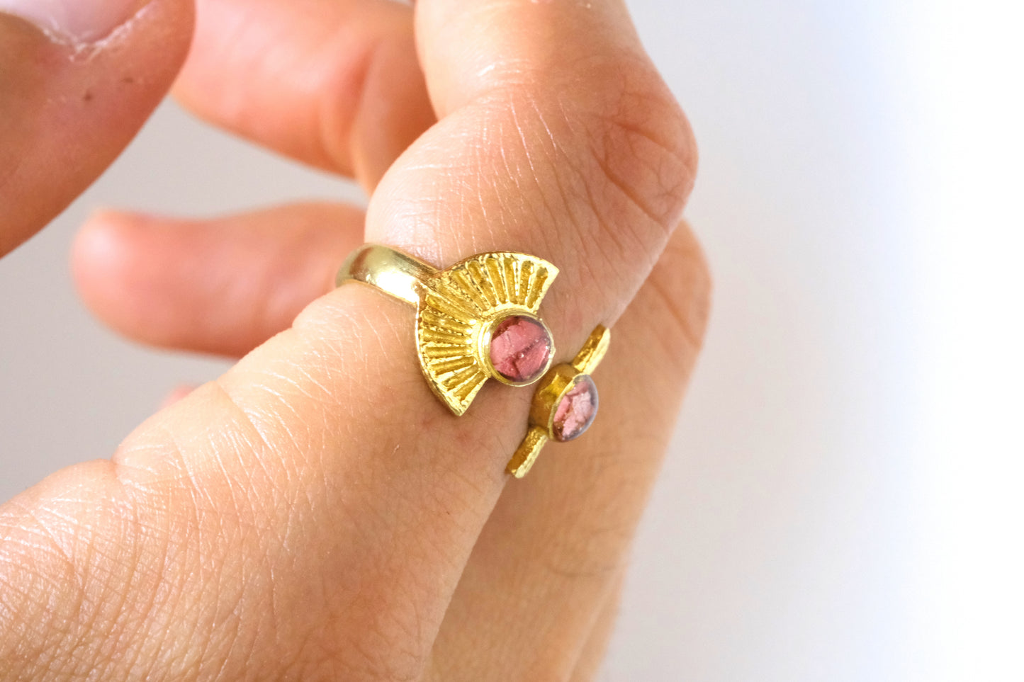 Anello ANASTASIA con foglie rosse di mirtillo