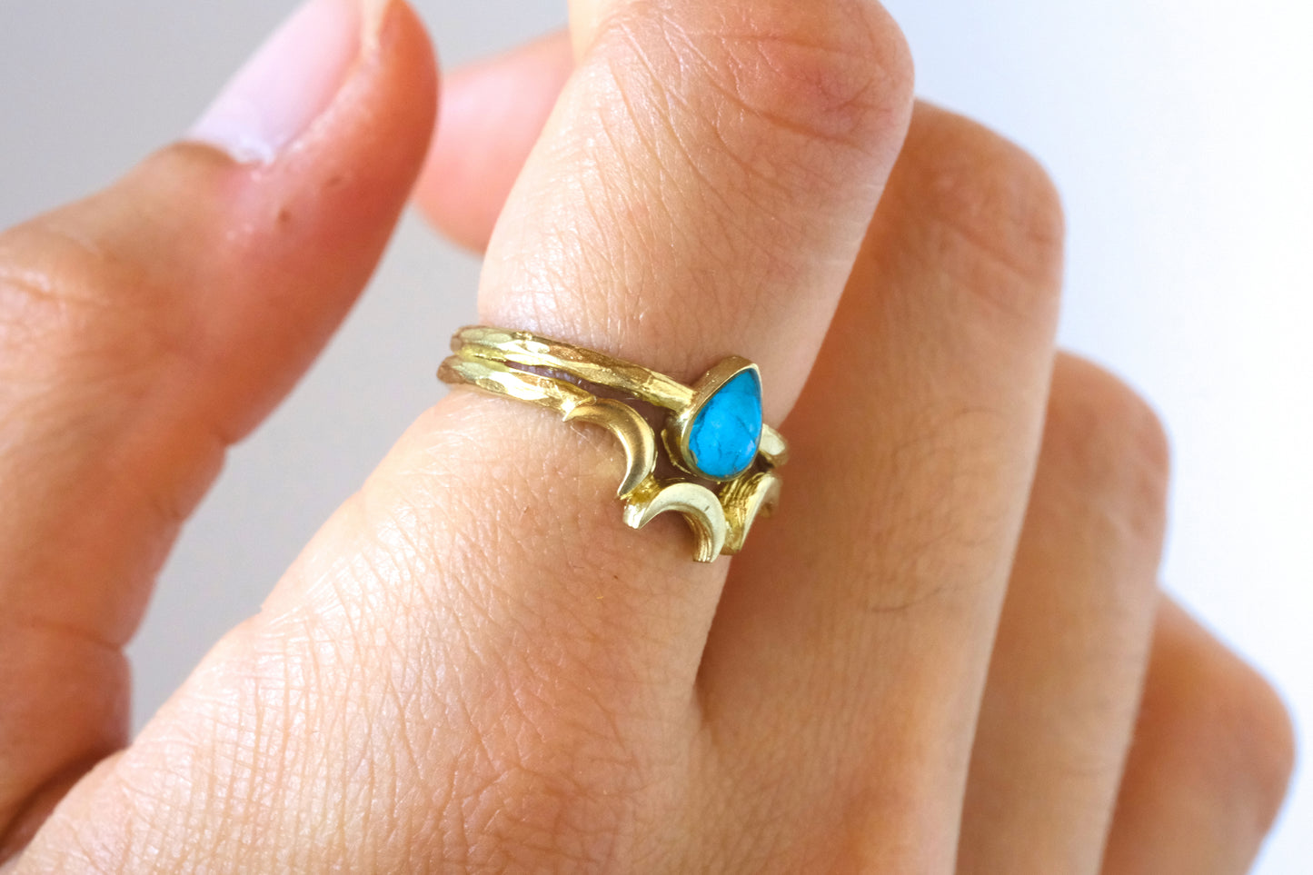 Anello ISIDE con petali di ortensia azzurra