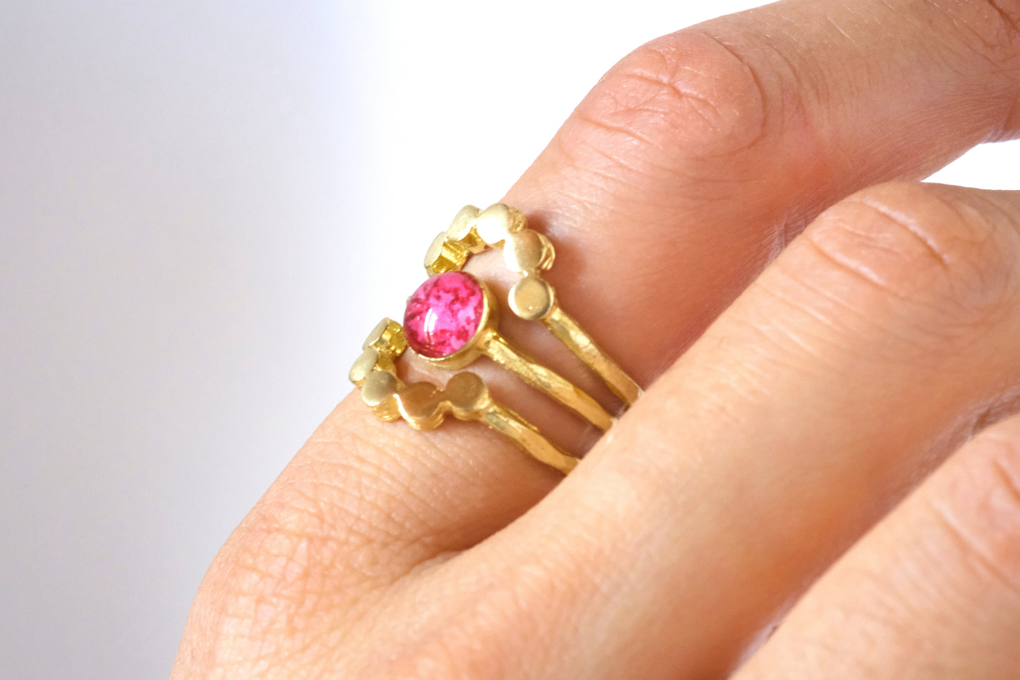 Anello GIUDITTA con petali di rosa selvatica