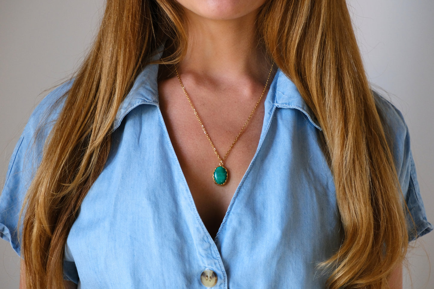 Collana con castone con fiori ovale e pietra di malachite
