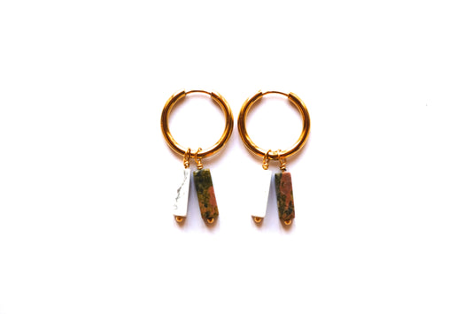 Orecchini a cerchio con doppia pietra di unakite e howlite