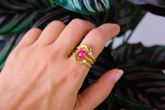 Anello GIUDITTA con petali di rosa selvatica